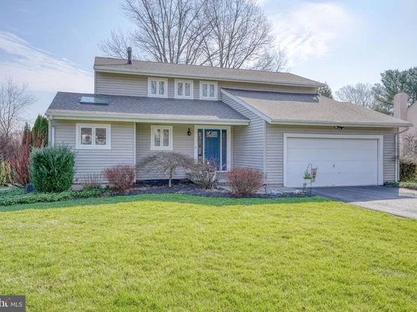 107 Country Flower Rd, Newark, DE 19711