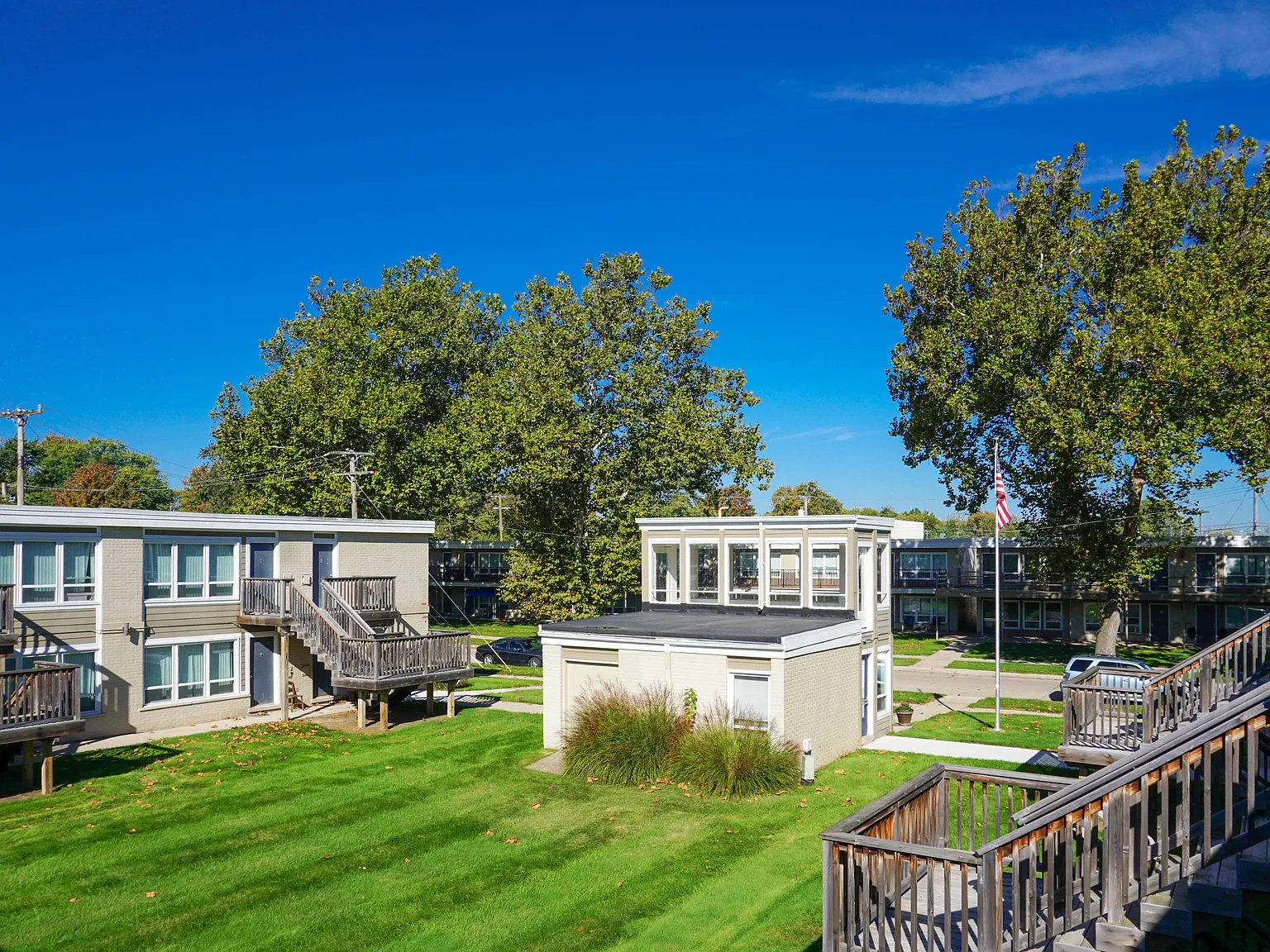 Silverstone Apartments — Photo 1