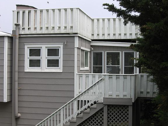 Entry screened in porch