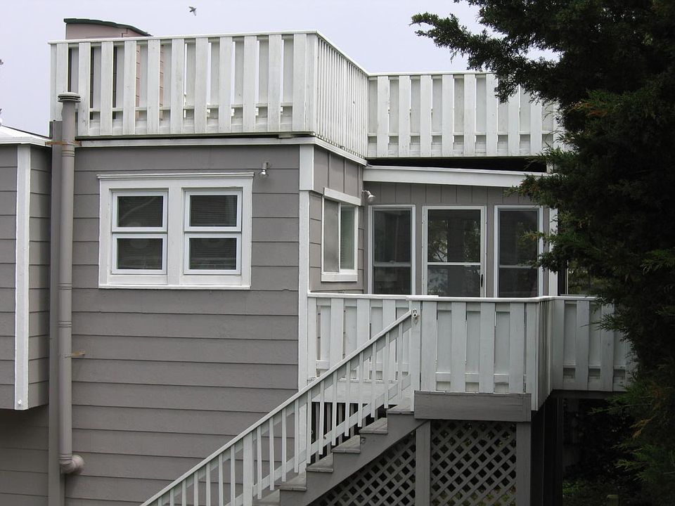 Entry screened in porch