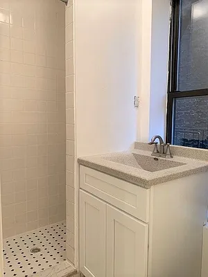 Rented by Dynamik Realty | media 4