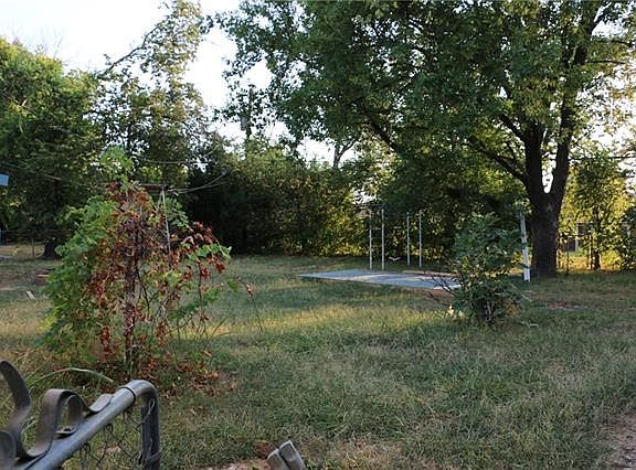 2nd image of 3621 Venice Dr