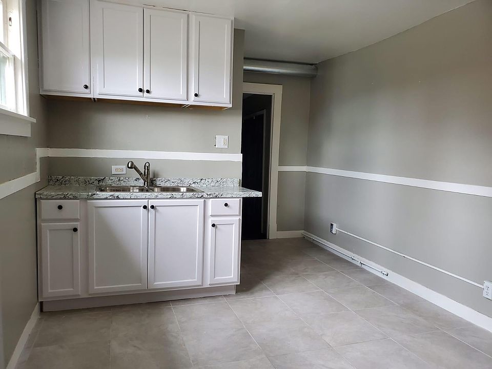 1st image of 418 Northampton St #2