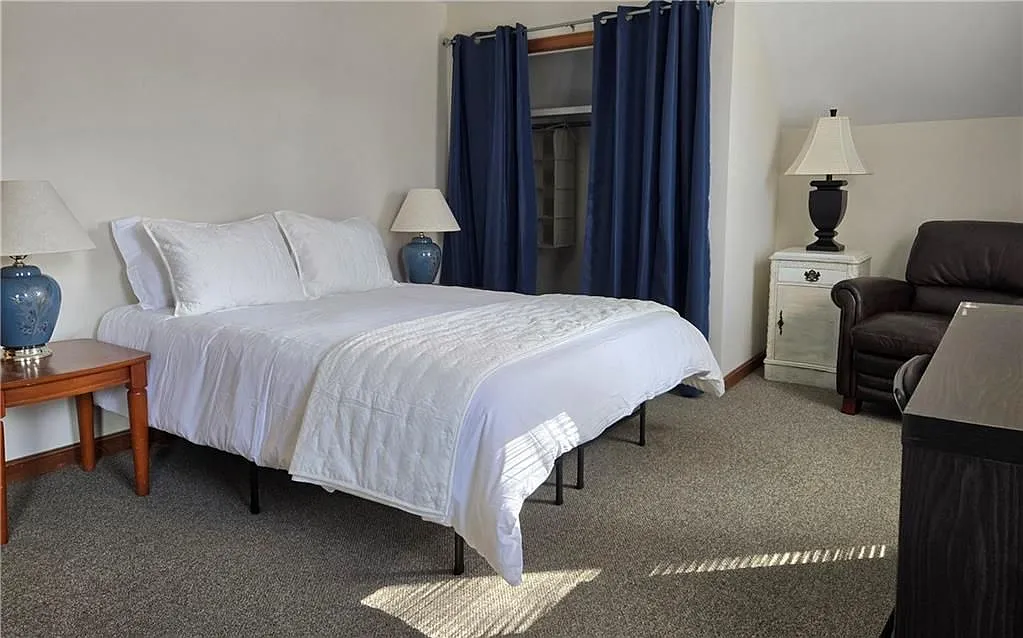 2 bed, 1.0 bath, 900 sqft, $2,300 — Photo 3