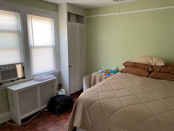 4th image of 25 Gainsborg Ave E #1