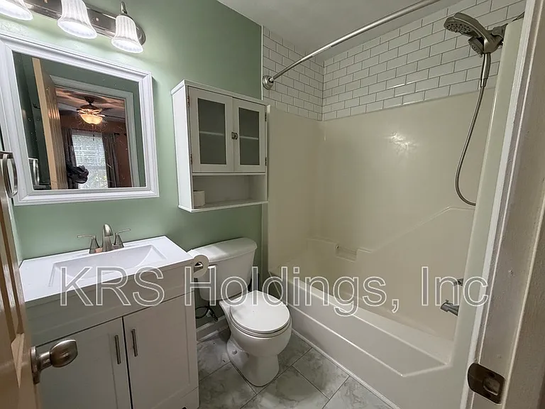 1129 Hampton Ave — Photo 13