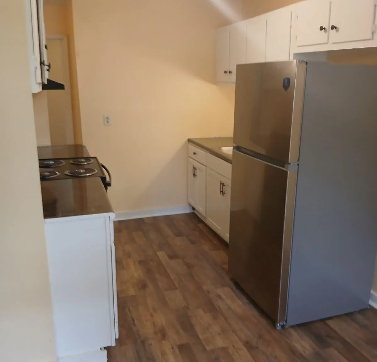 2 bed, 660 sqft, $700 — Photo 2