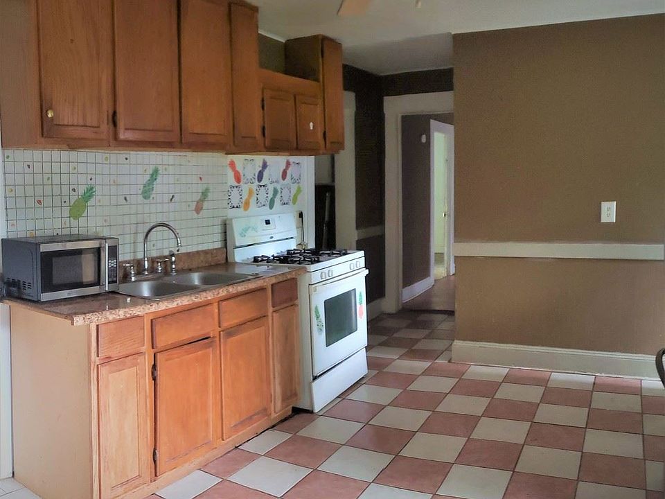 2nd image of 121 Clark St #1