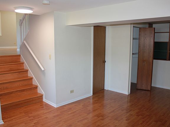 3rd image of 410 Ashwood Ct #410