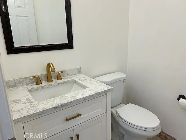 28 Granada — Photo 10