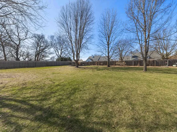 705 S 25th Ct, West Des Moines, IA 50265