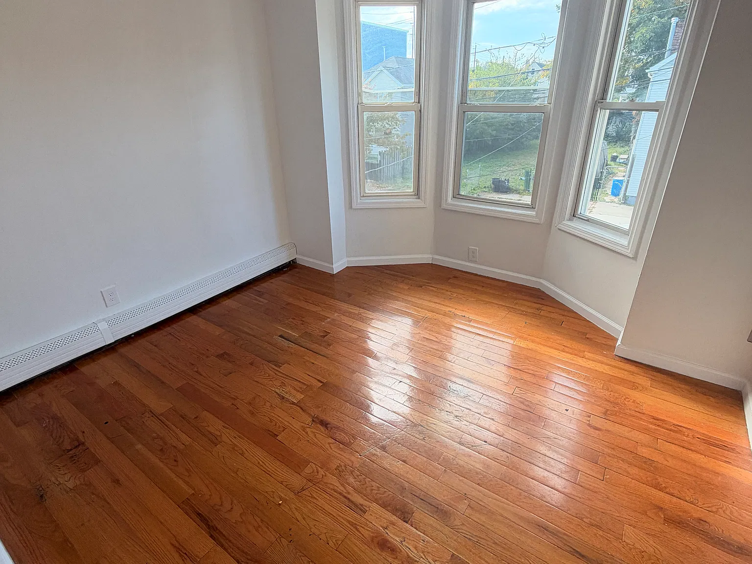 3 bed, 1070 sqft, $2,200 — Photo 4