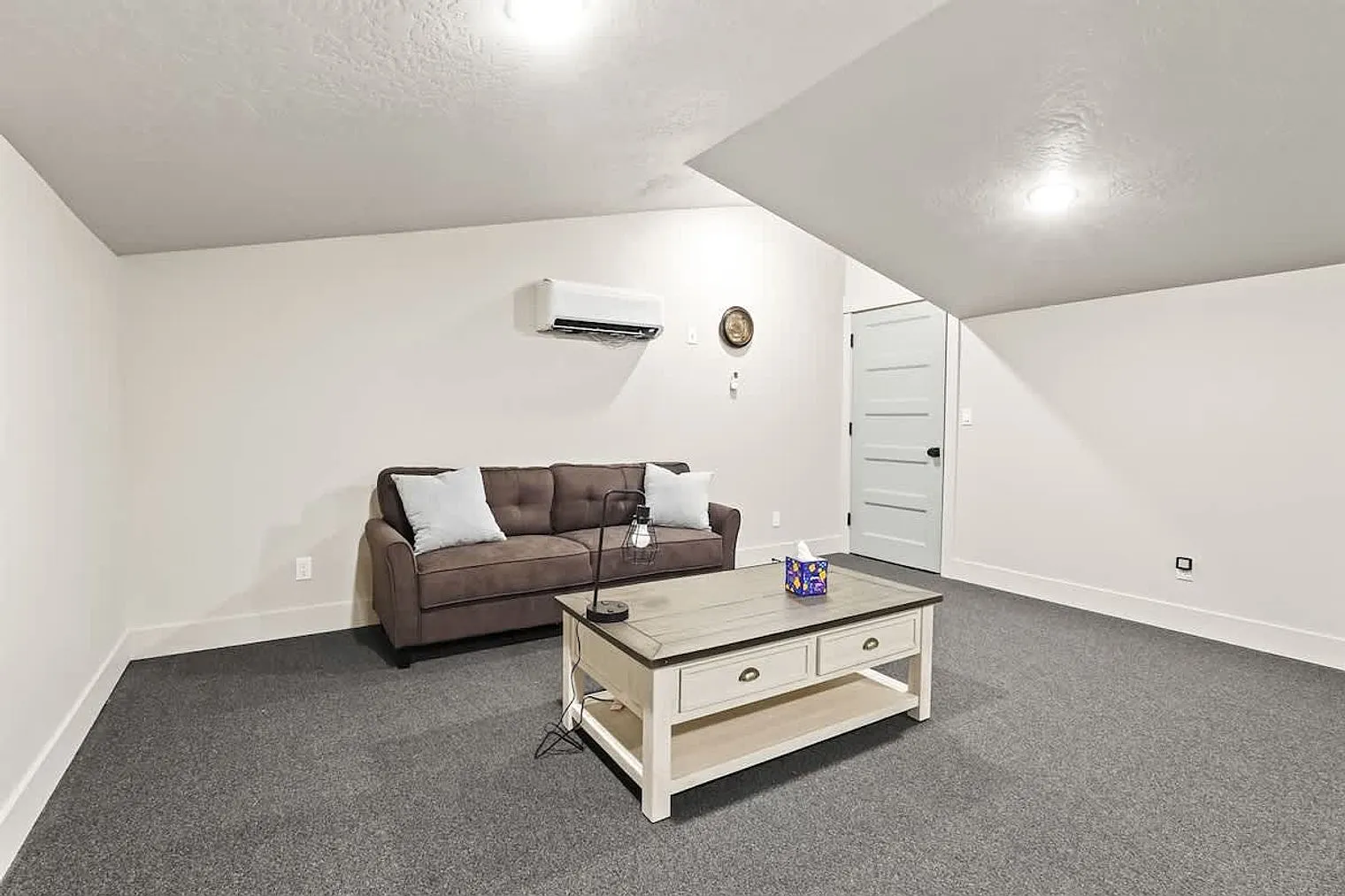 3 bed, 2.0 bath, 2292 sqft, $4,737 — Photo 4