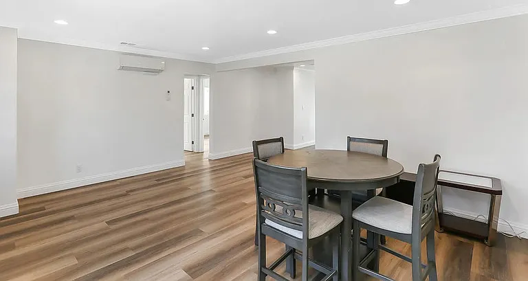 420 N Batavia St — Photo 7