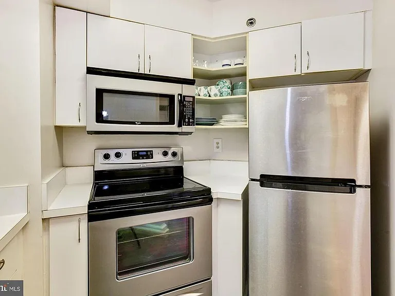 601 Pennsylvania Ave NW #211 — Photo 11