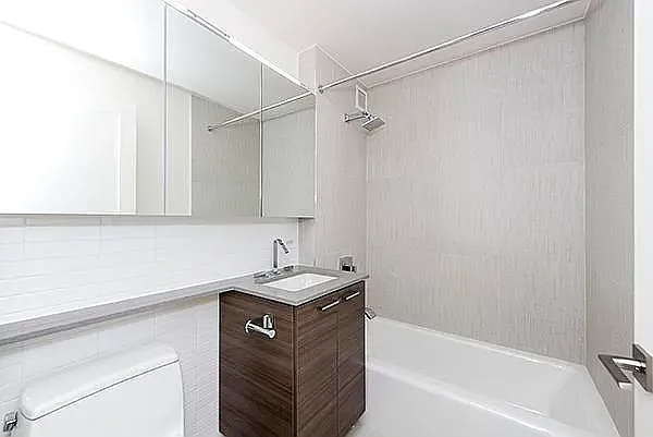 240 East 86th Street — Photo 4