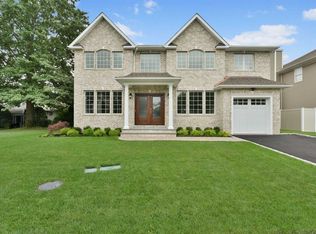 55 Belmont Cir, Syosset, NY 11791