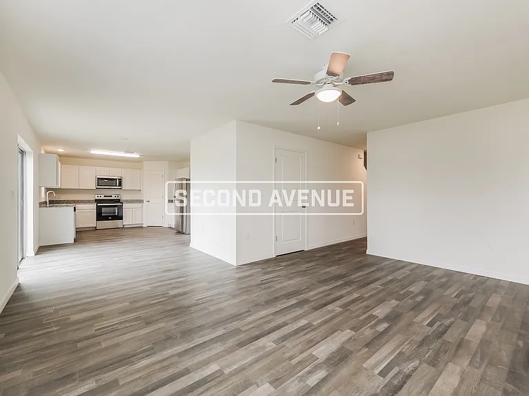 1912 Tanager Ave — Photo 2