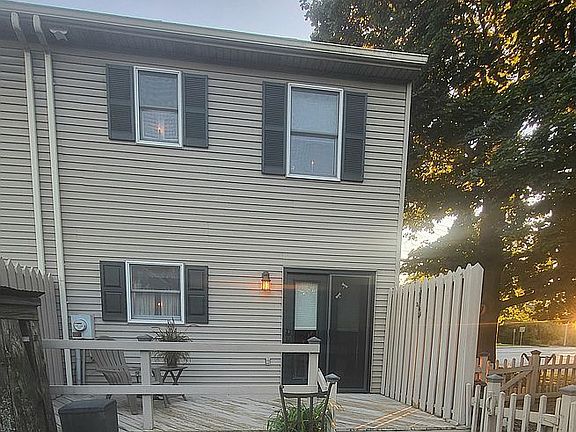 2nd image of 425 N Market St