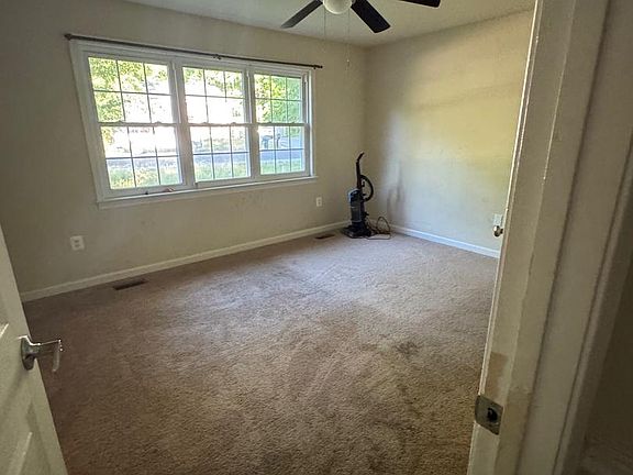 3rd image of 414 Cleveland Ct
