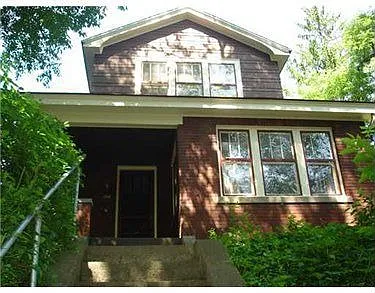 819 Center Ave photo 1