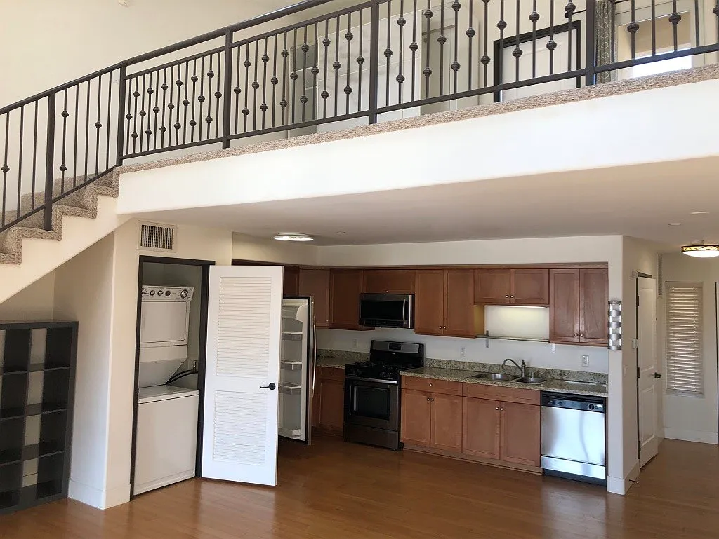 1 bed, 1030 sqft, $2,950 — Photo 3