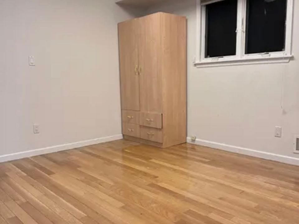 2nd image of 622 Travis Ave #1