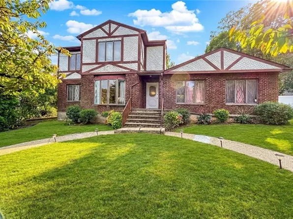 282 Boscombe Ave, Staten Island, NY 10309