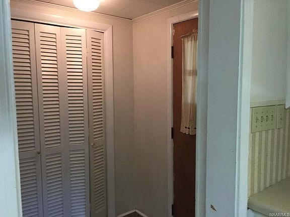 3rd image of 117 E Salem Dr