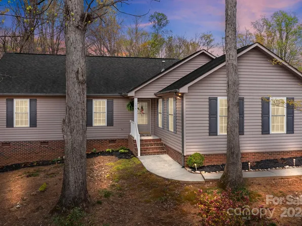 174 Brook Glen Dr, Mooresville, NC 28115