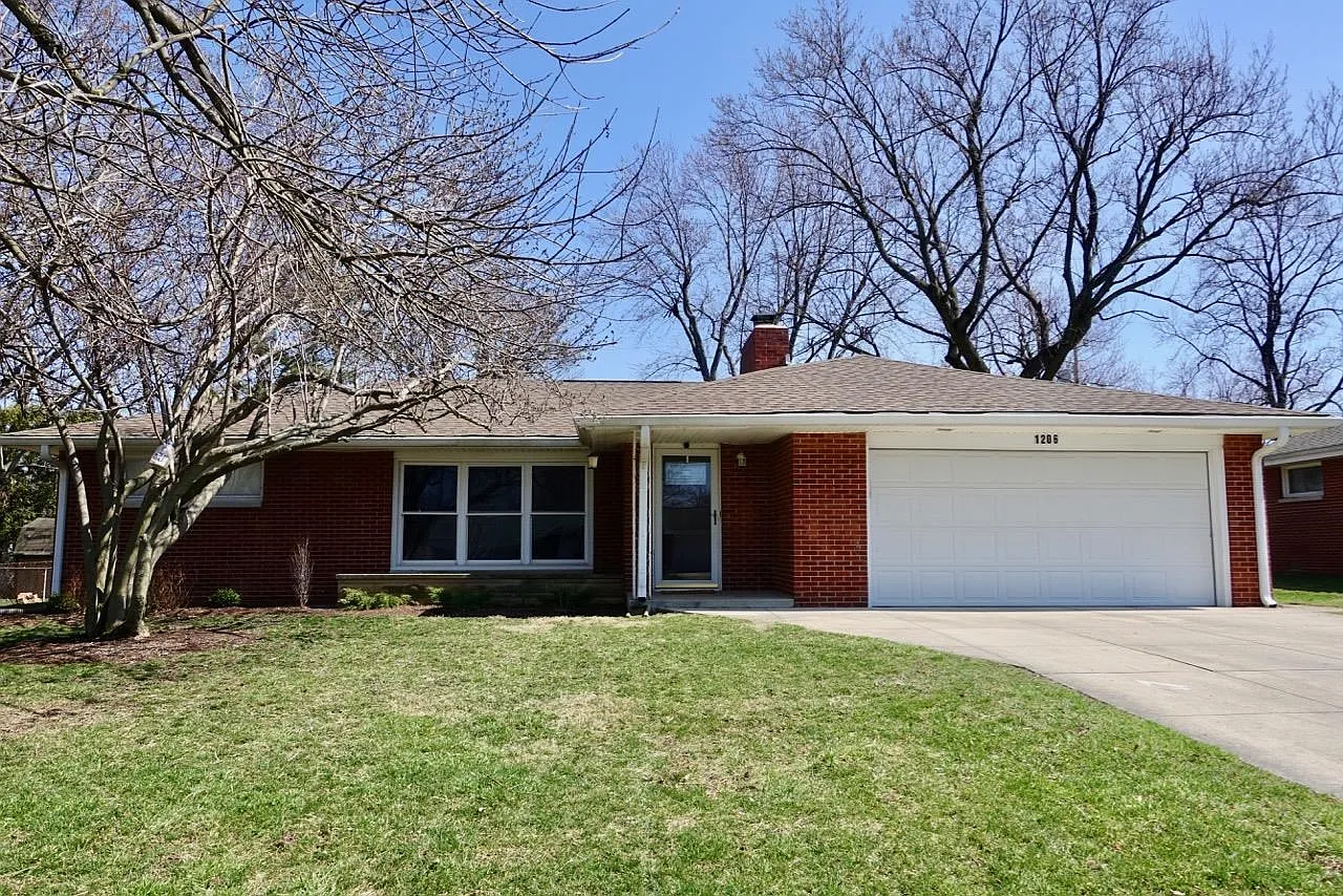 1206 N Riley Rd photo 1