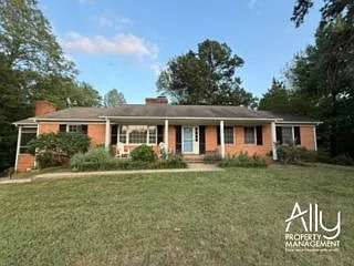 102 Lancaster Ct — Photo 5