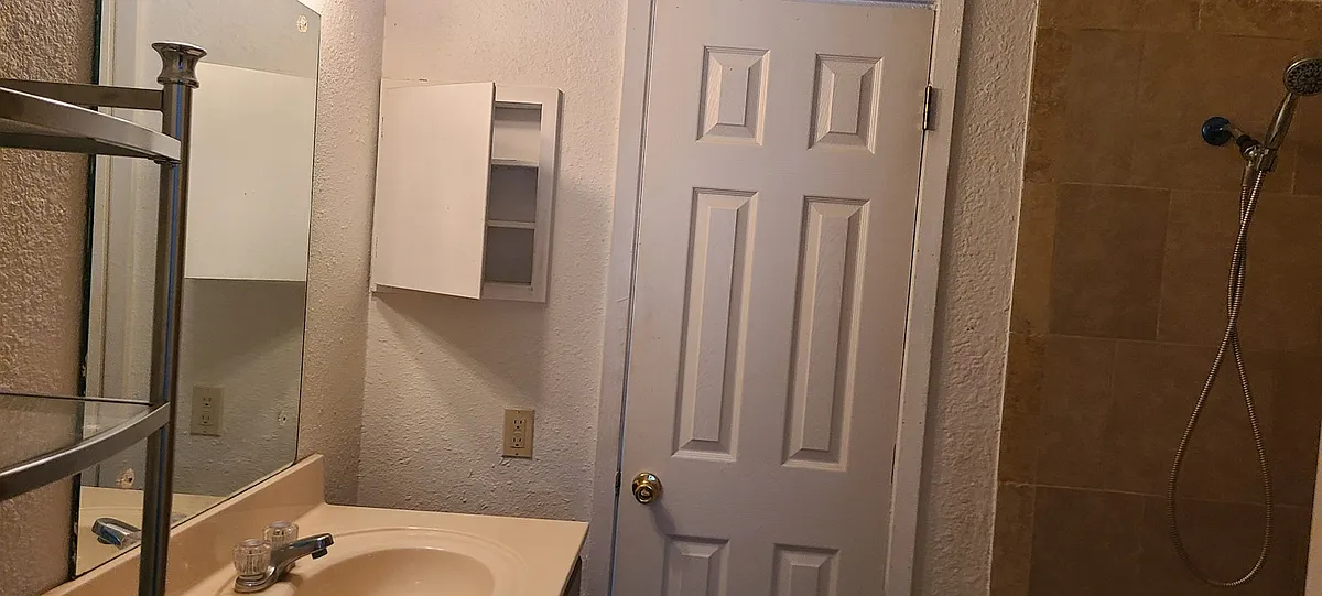 Building Photo - 1106 Verde Dr #1