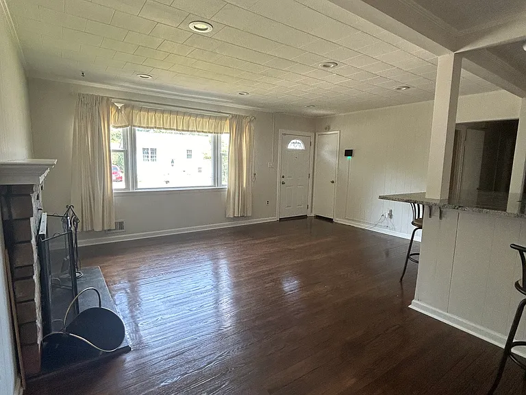 5515 Hill Way — Photo 2