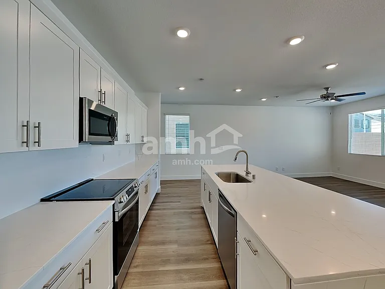 8404 Flagpole Loop Ave — Photo 4