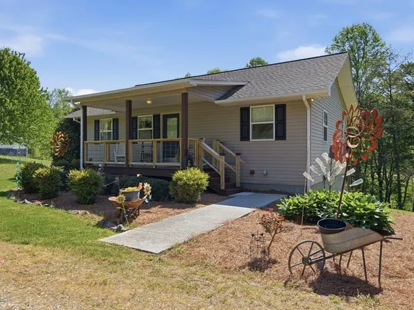 68 W Vineyard Rd, Hayesville, NC 28904