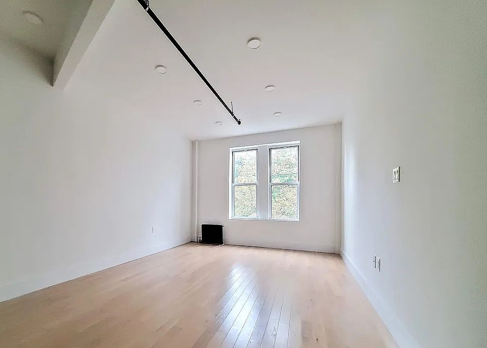 1st image of 975 Washington Ave APT 2A