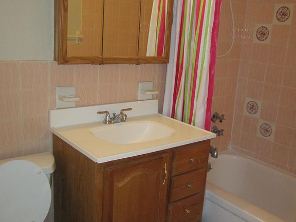 4th image of 2352 Linwood Ave #0