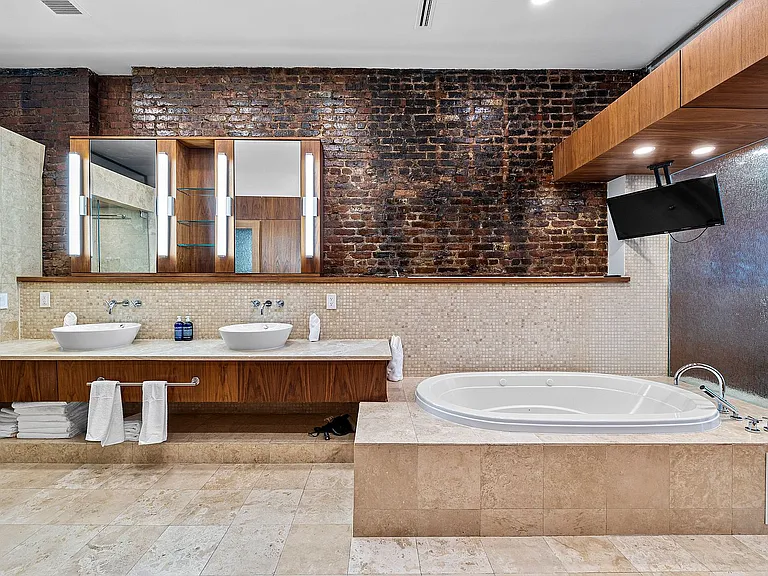 10 E 14th St #6 — Photo 36