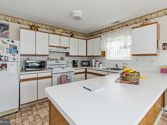 5th image of 601 Tahoe Ct
