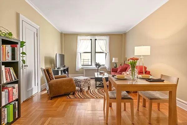 1st image of 304 W 89th St #5C