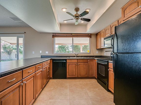 5th image of 2337 E Loma Vista Dr