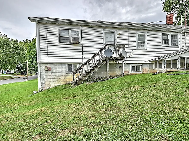 305 Moorland Dr — Photo 30