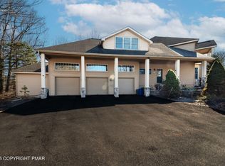 726 Pinecrest Dr, Pocono Pines, PA 18350