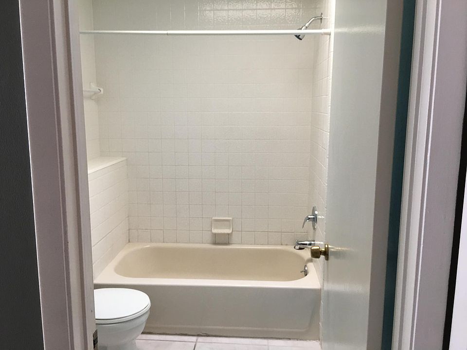 1st image of 4333 Sandhurst Dr