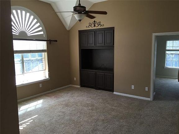 5th image of 2920 Hornby Ln