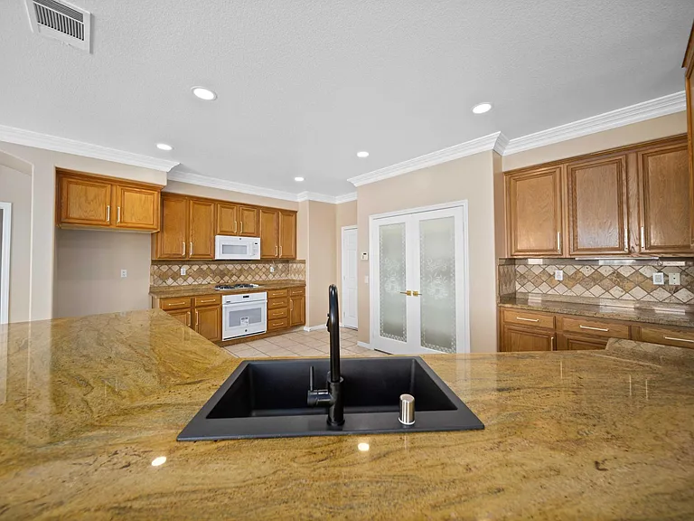 3121 Club Rancho Dr — Photo 19