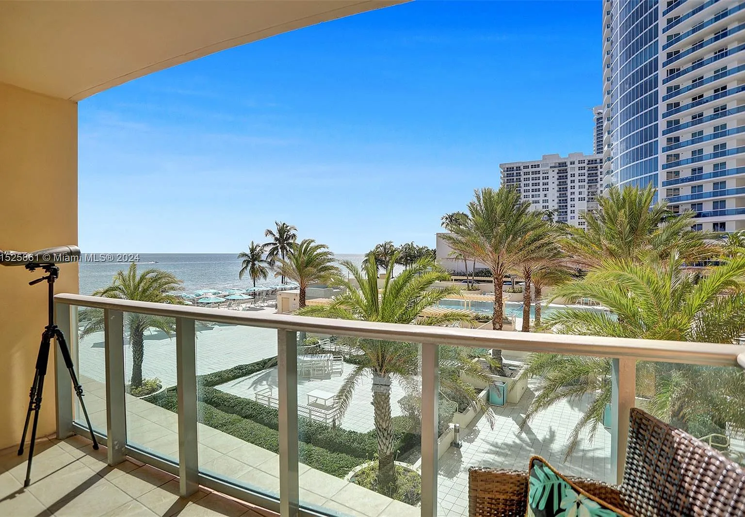 Wave Condo — Photo 2