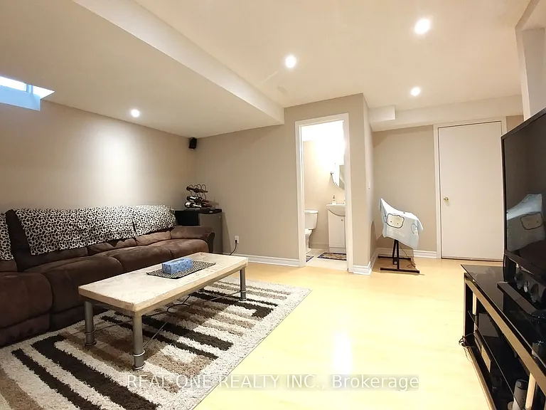 667 Bennett Blvd — Photo 17