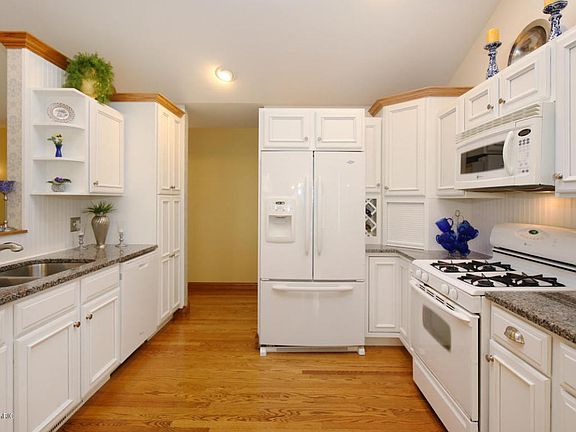 5th image of 4444 Secluded Lake Dr NE